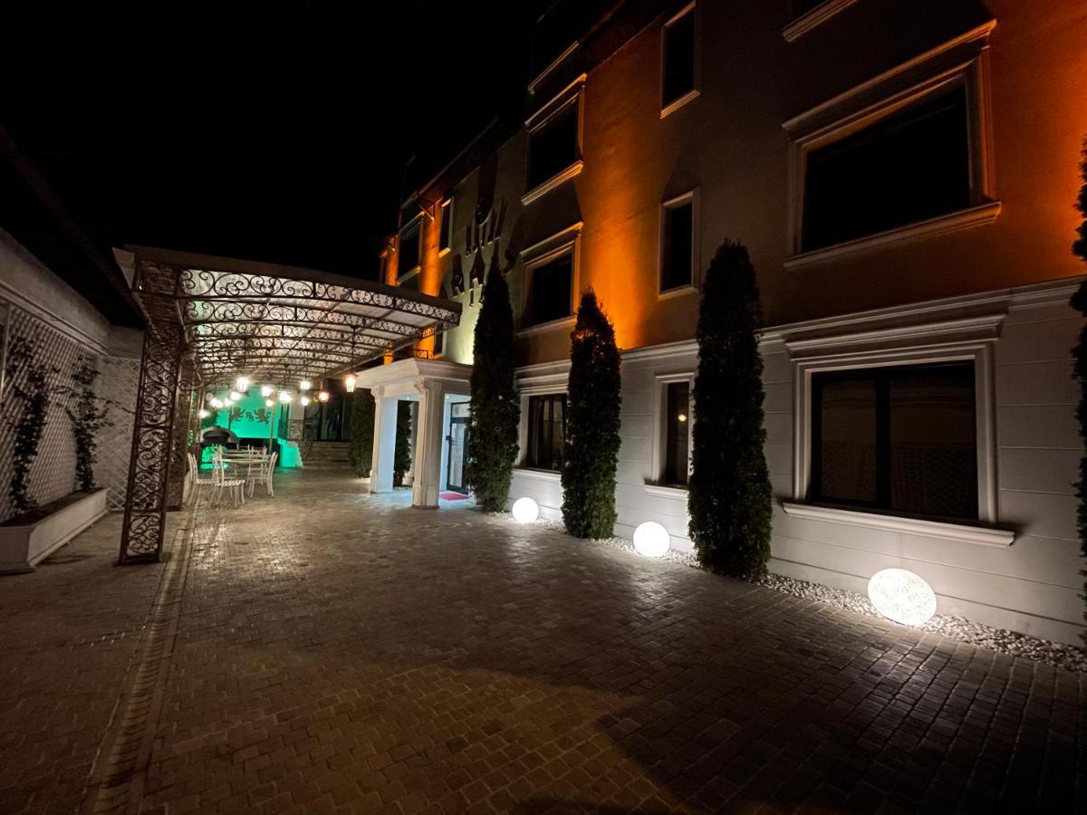 Hotel Goya Collection Targu Jiu Exterior photo