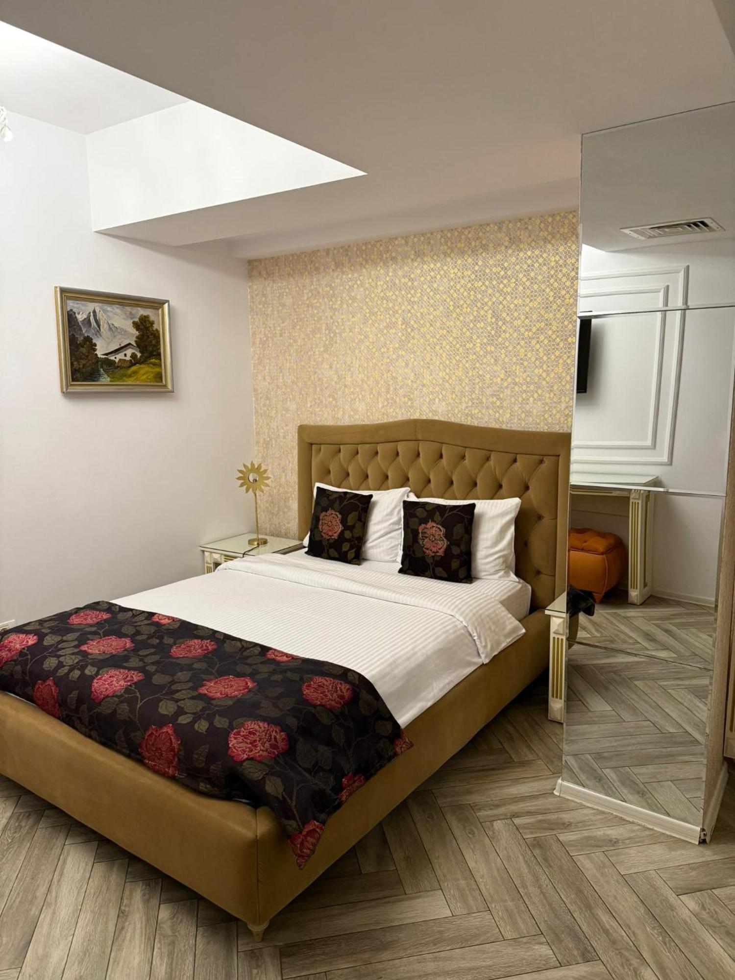 Hotel Goya Collection Targu Jiu Exterior photo