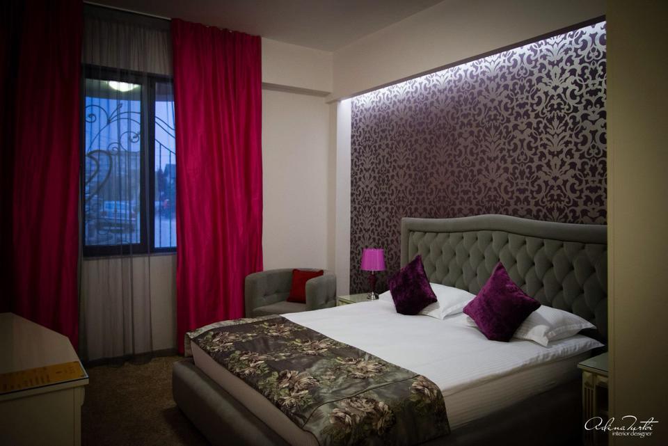 Hotel Goya Collection Targu Jiu Exterior photo