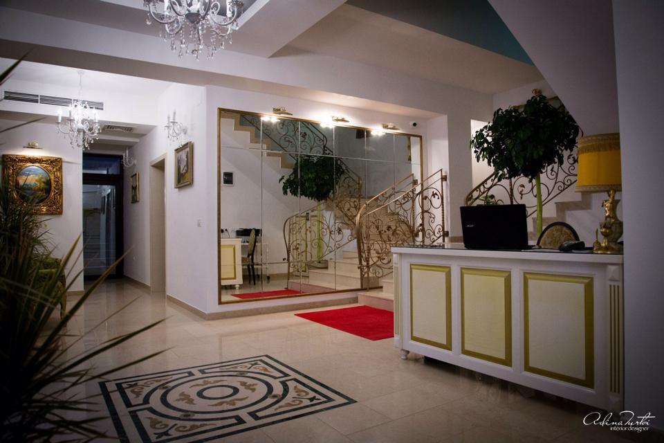 Hotel Goya Collection Targu Jiu Exterior photo